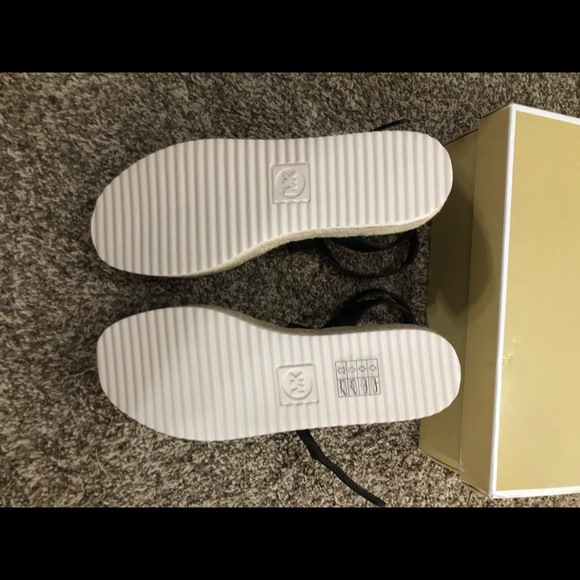 Michael Kors Lowry Wedge Sz. 10 W - Picture 3 of 3